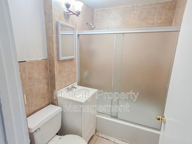 Building Photo - 343 Auburn St