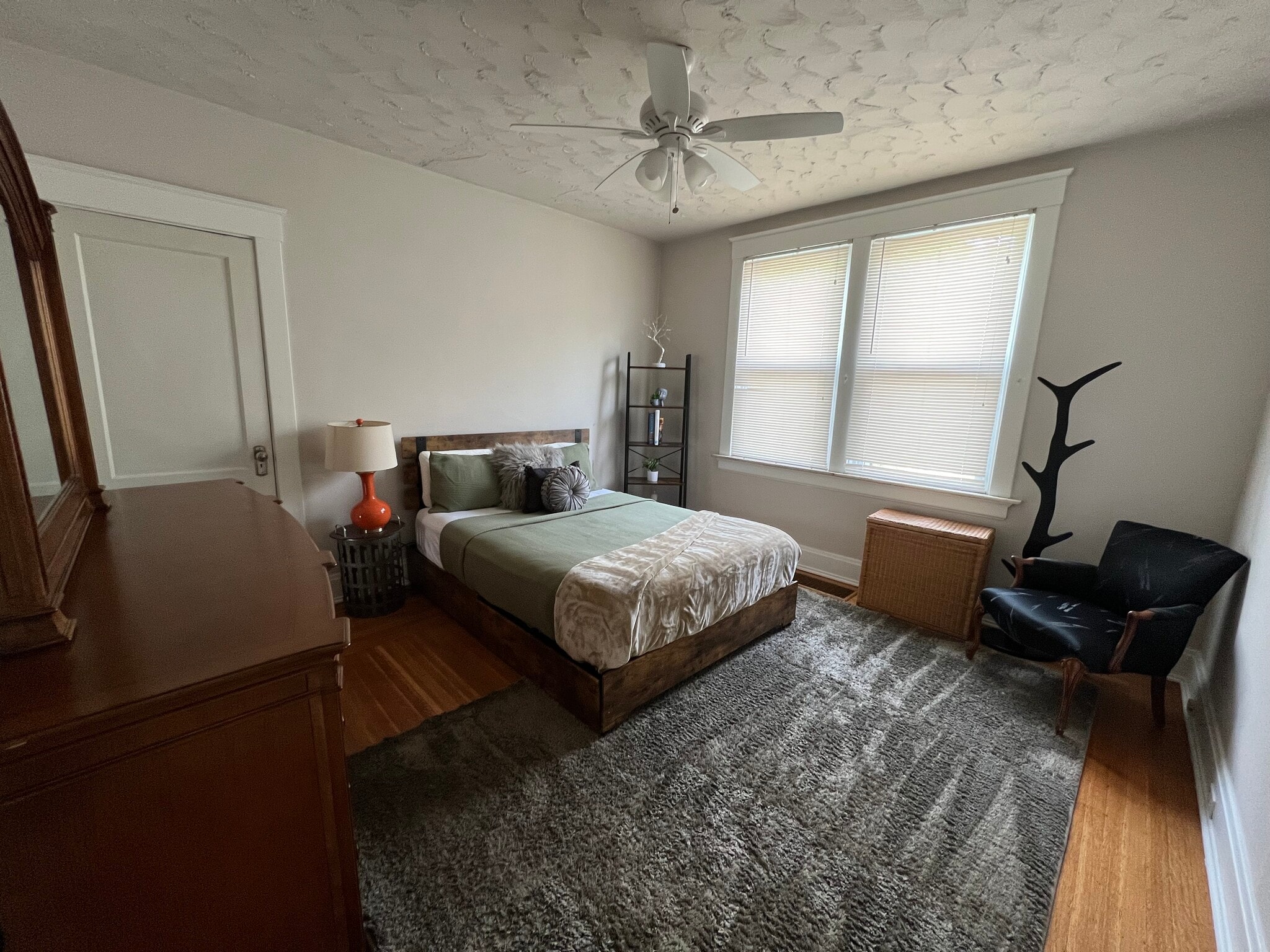 Queen bed in bedroom - 3767 Andrew Ave