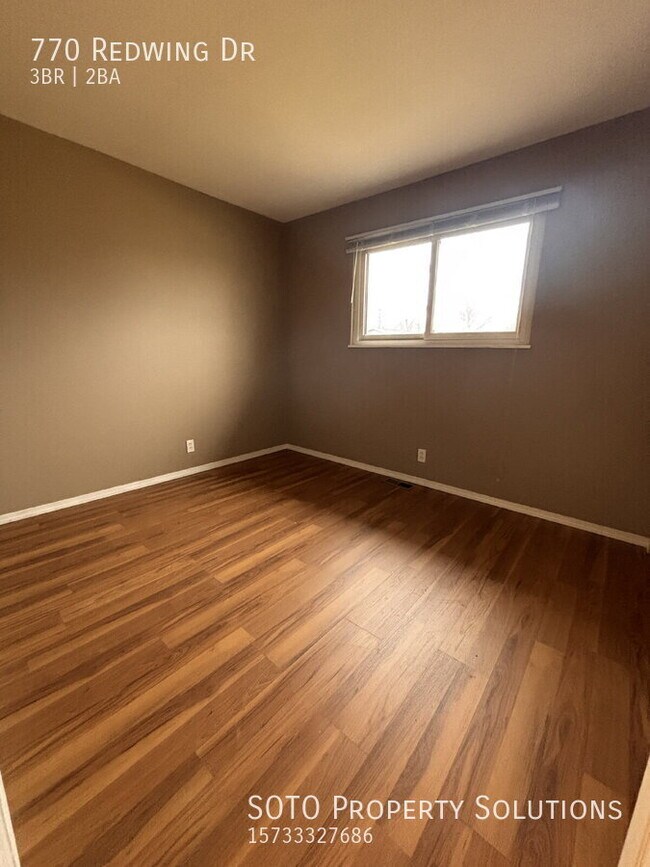 Building Photo - 770 Redwing Dr