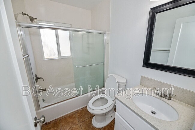 Building Photo - 1723 Bayo Vista Ave