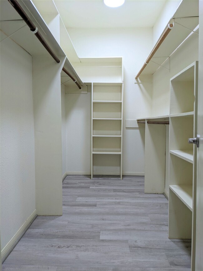 Building Photo - 11711 Memorial Dr