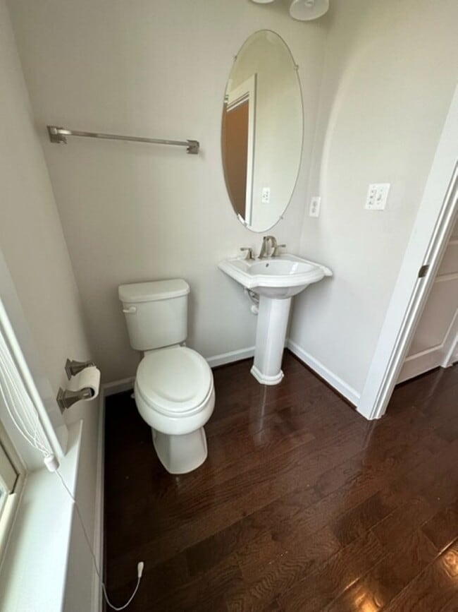Building Photo - Gorgeous 4-Bed 3.5-Bath Townhouse next to ...