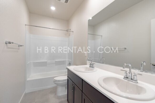 Building Photo - Modern & Spacious SINGLE STORY 4-Bedroom Home in Manteca – Fresh Updates & Comfortable Living