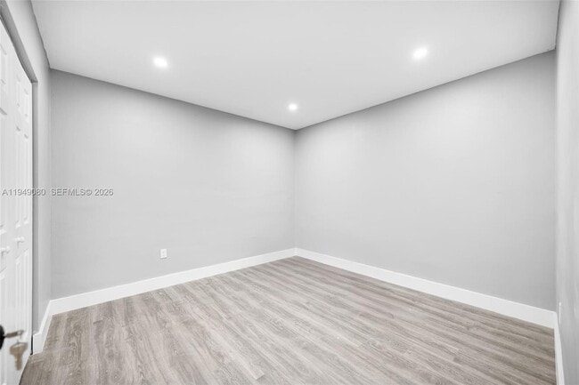 Building Photo - 645 NE 149th St