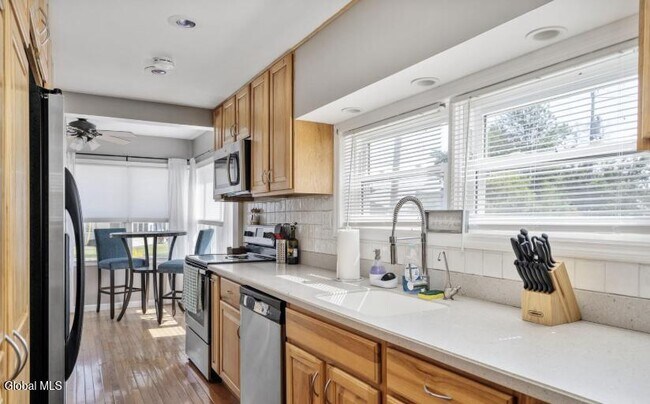 Building Photo - 15 Kozy Ln