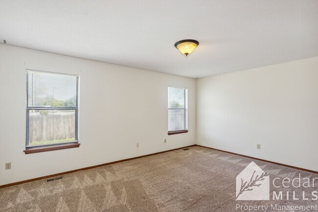 Building Photo - 3 bedroom Townhome in Andover