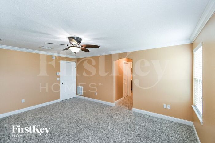 Building Photo - 834 Glendale Ln
