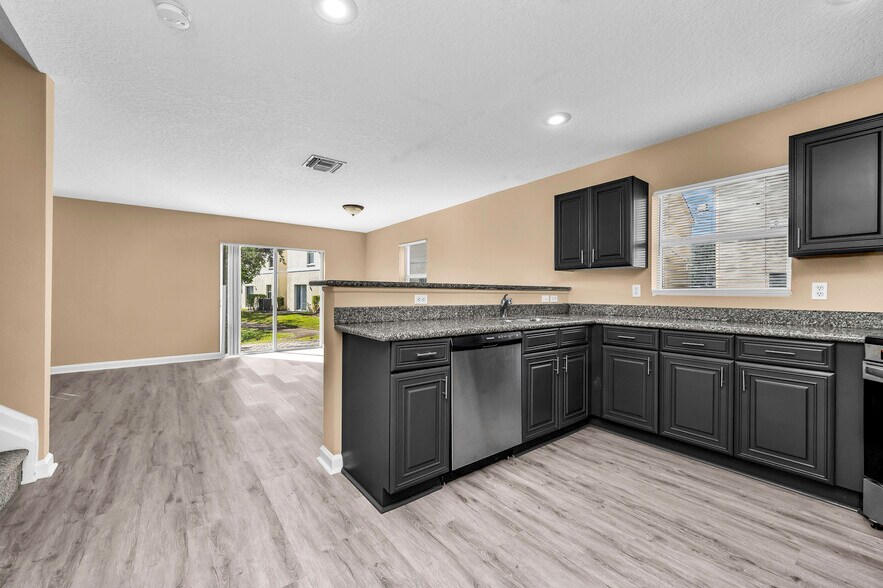 Primary Photo - 959 SW 15th St