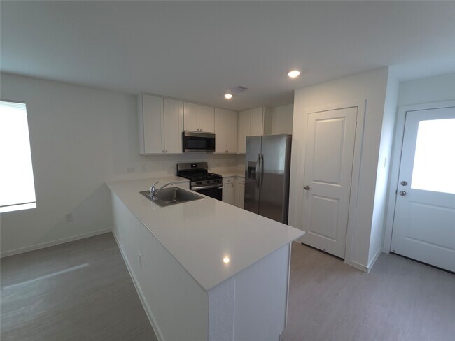 Building Photo - 26710 Sunrise Dr