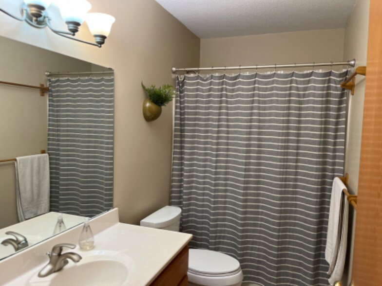 Building Photo - 2922 Kenosha Dr NW