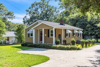 Building Photo - Cute Bungalow Style 2-Bedroom Haven with H...