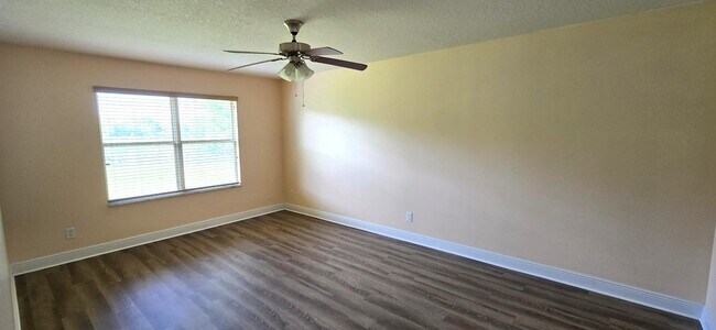 Building Photo - 2061 Big Buck Dr