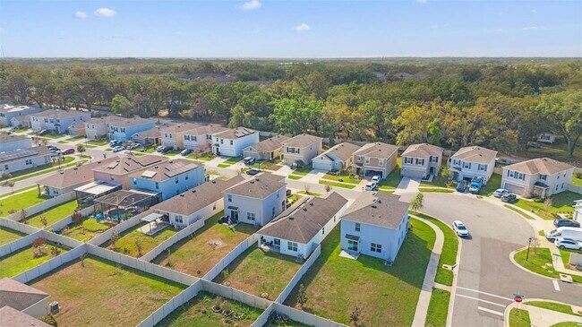 Building Photo - 10918 Trailing Vine Dr