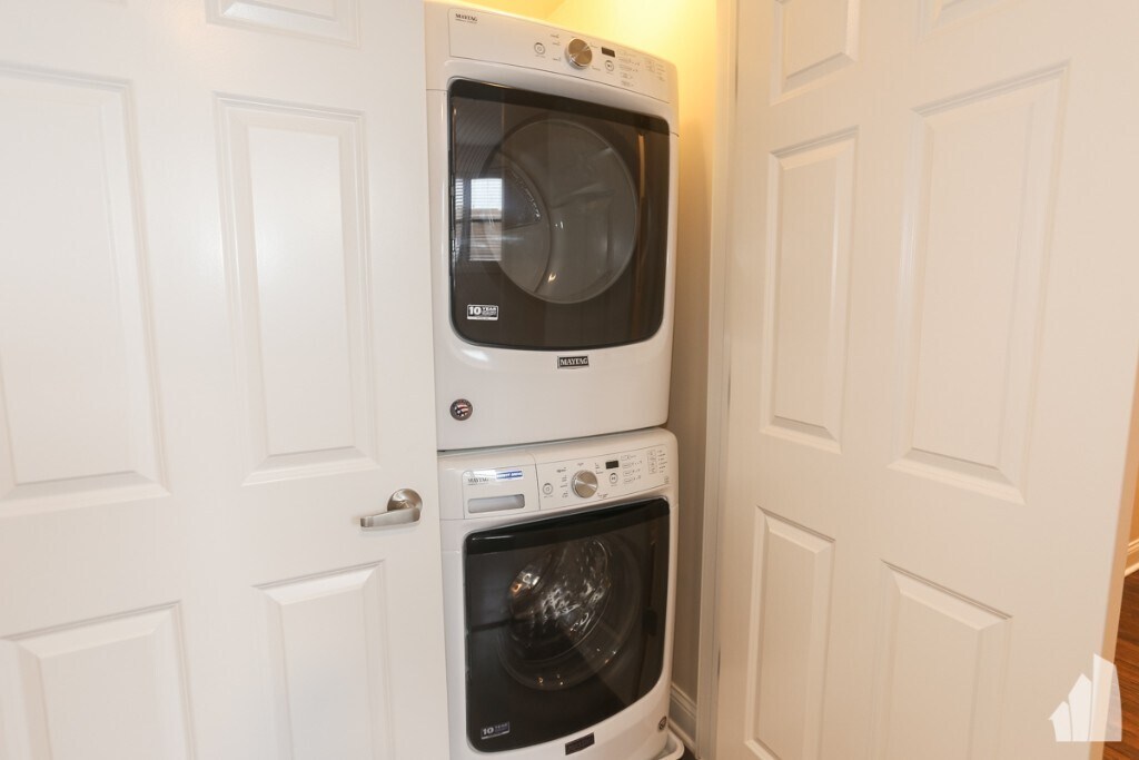 Building Photo - 2229 N Sawyer Ave