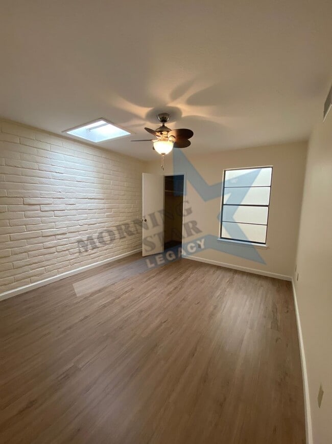 Building Photo - 2 bed, 2 bath w/new flooring throughout!