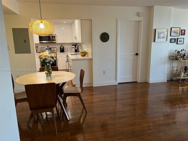 Building Photo - 13155 Ixora Ct