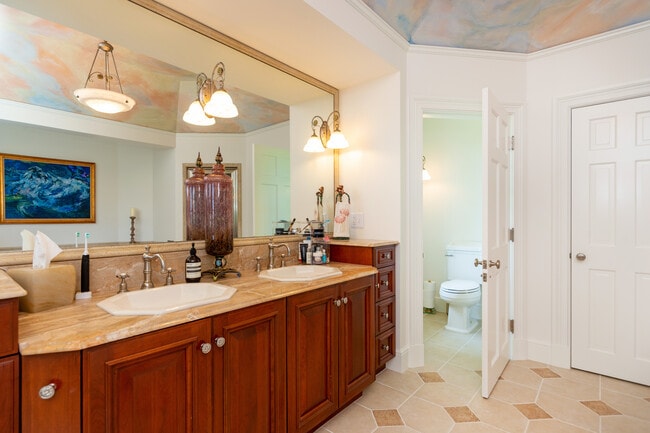 Building Photo - 3 Barclay Sq