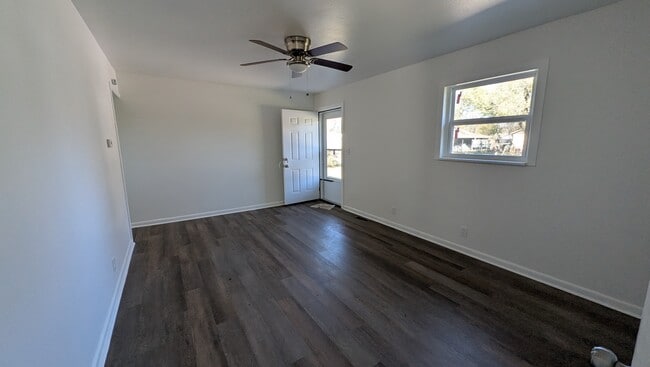 Building Photo - 1027 E Wallace St