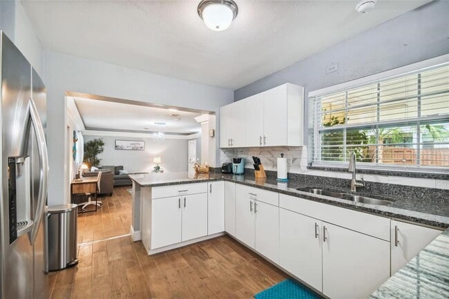 Building Photo - 3915 N Ridge Ave