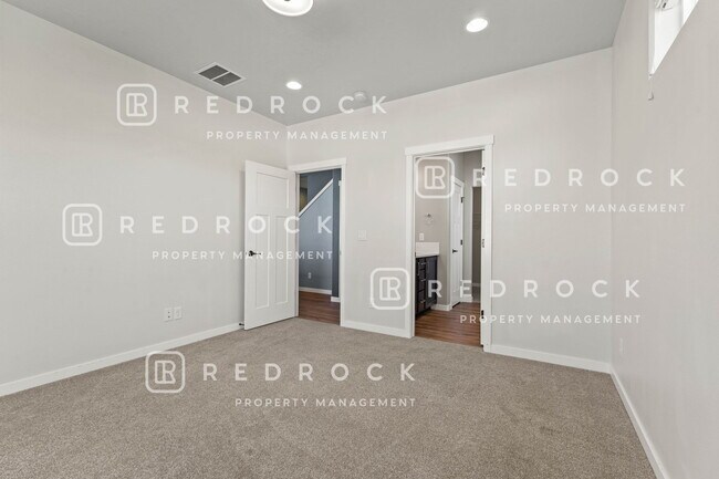 Building Photo - 1725 N Meyers Ct