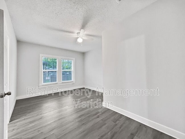 Building Photo - 2204 Berwick Ave