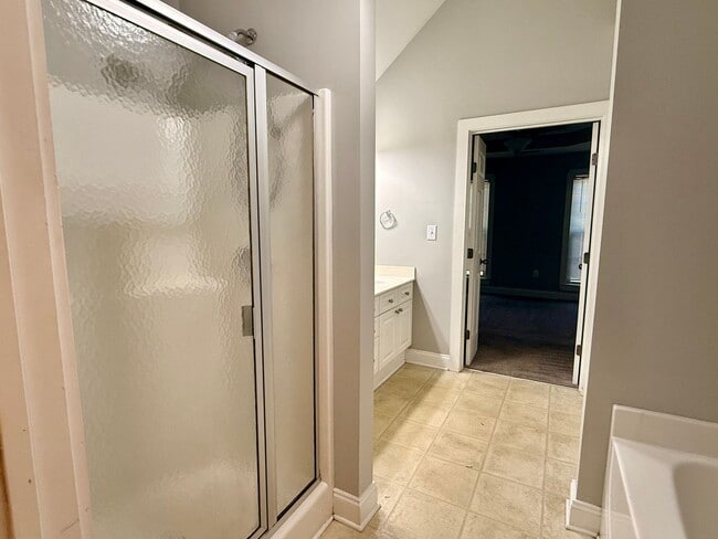 Building Photo - 2 bed, 2 bath townhome in Hoover