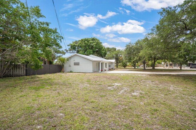 Building Photo - 693 Orange Blossom Dr