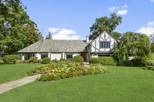 Building Photo - 430 Orienta Ave