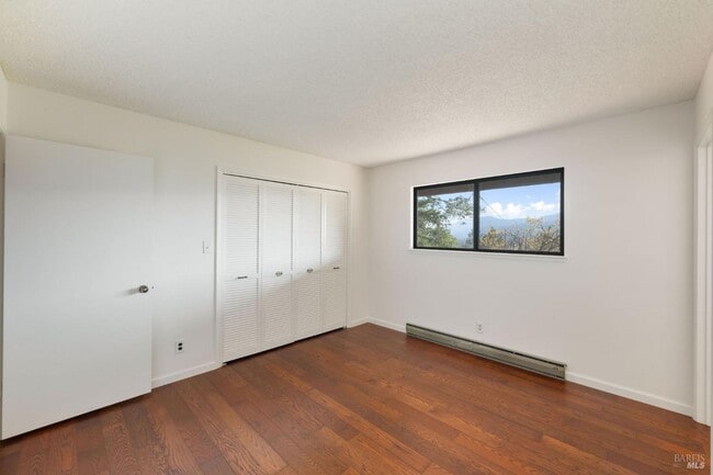 Building Photo - 121 Knoll Pl