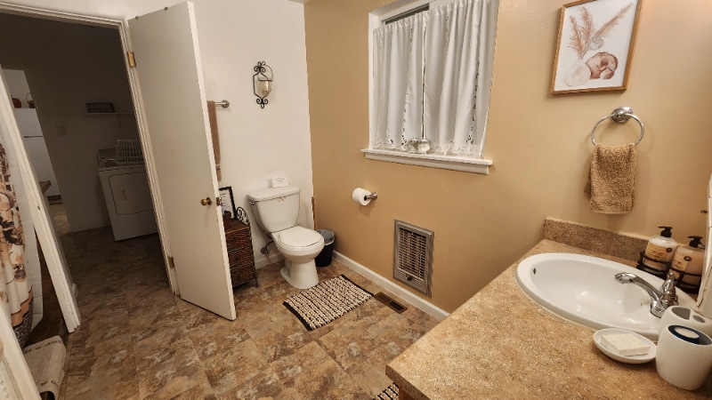 Building Photo - 512 E Hopi St