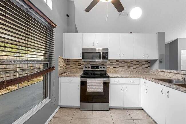 Building Photo - 1308 E Glen Oak Rd