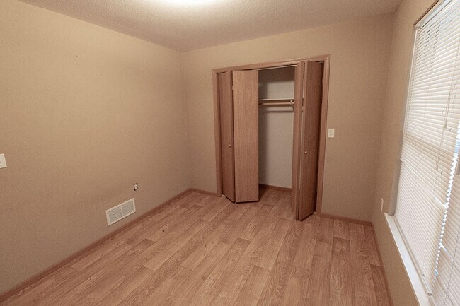 Building Photo - 1546 Florence Dr