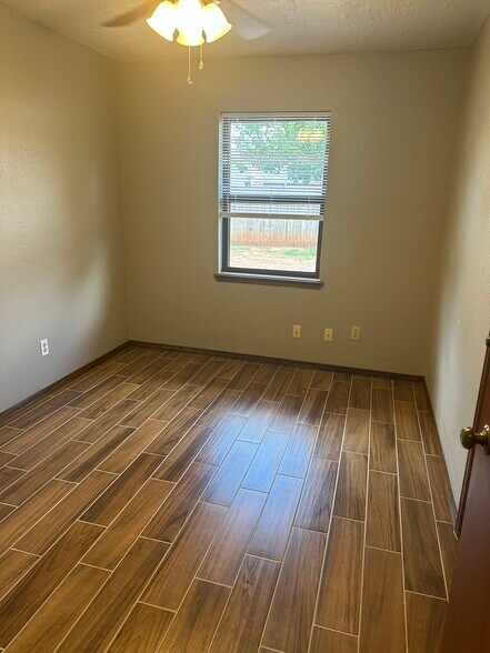 Building Photo - 108 S English Dr