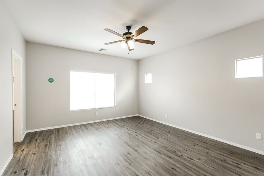 Building Photo - 5418 W Pollack St