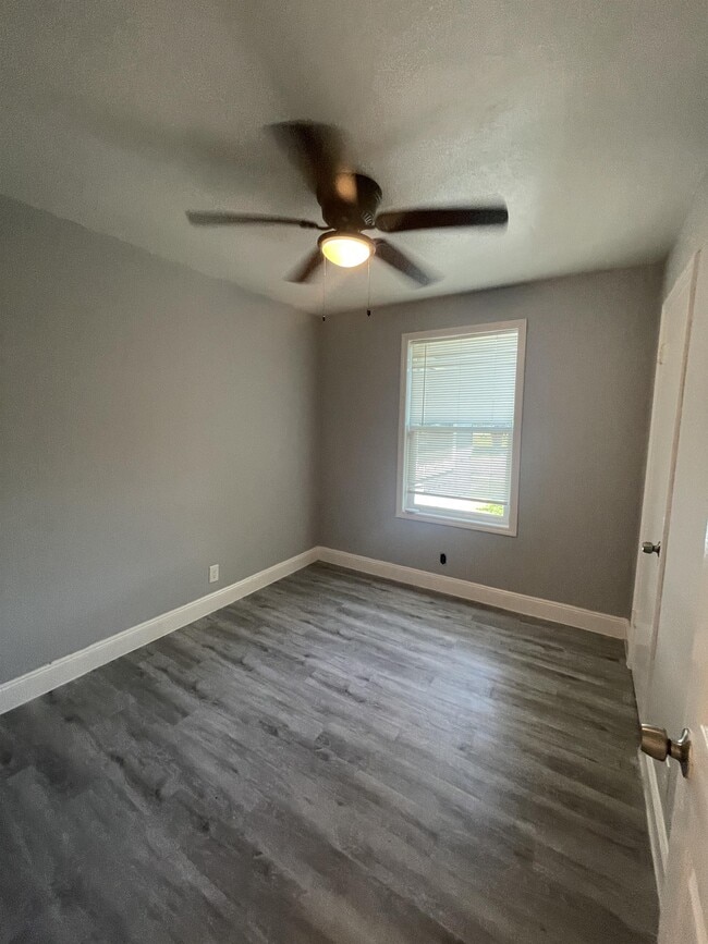 Building Photo - 2050 W 40th St