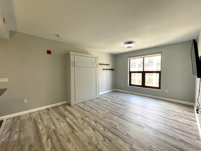 Building Photo - Amazing Studio 2 blocks from Petco Park w/...