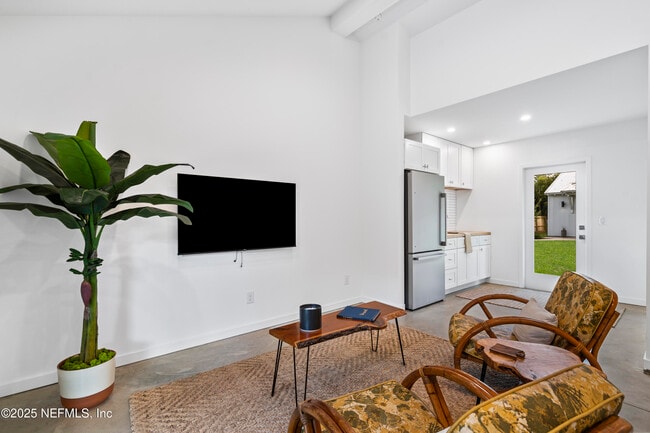 Building Photo - 581 Hazel St