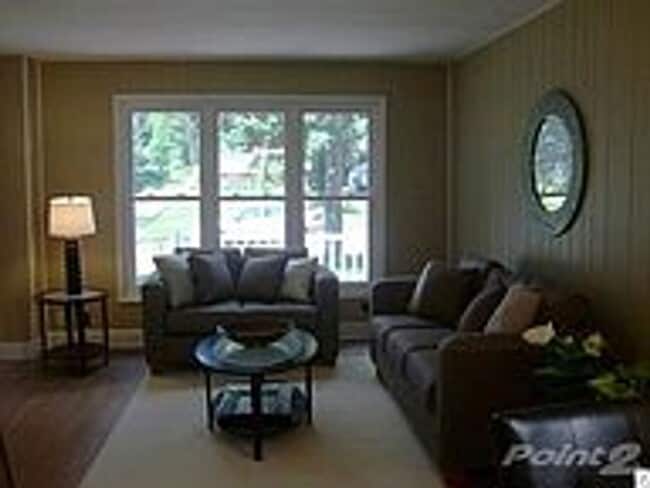 Building Photo - AVAILABLE JUNE - 3 Bed, 1 Bath Updated Home!