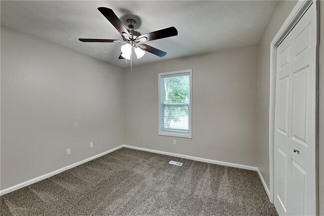 Building Photo - 174 Fox Dr