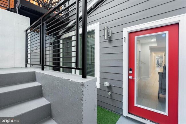 Building Photo - 525 Kennedy St NW