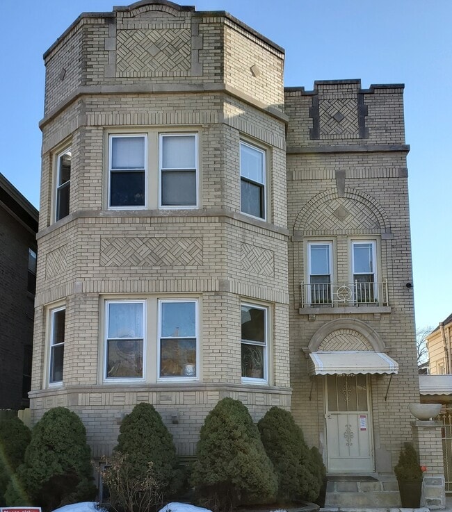 Primary Photo - 5135 W Roscoe St