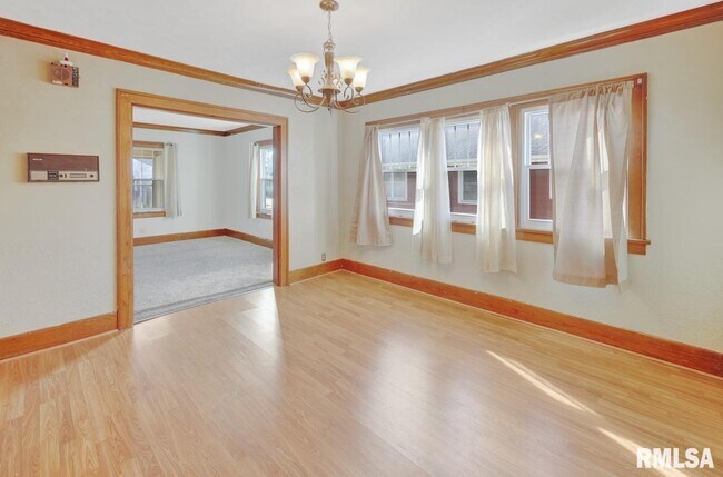 Building Photo - 2601 W Kenwood Ave