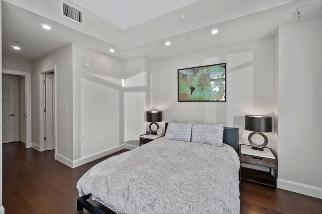 Building Photo - 1330 Lancaster St