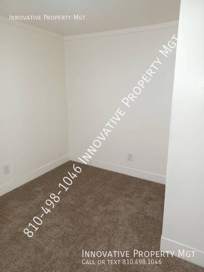 Building Photo - 1077 W Bergin Ave