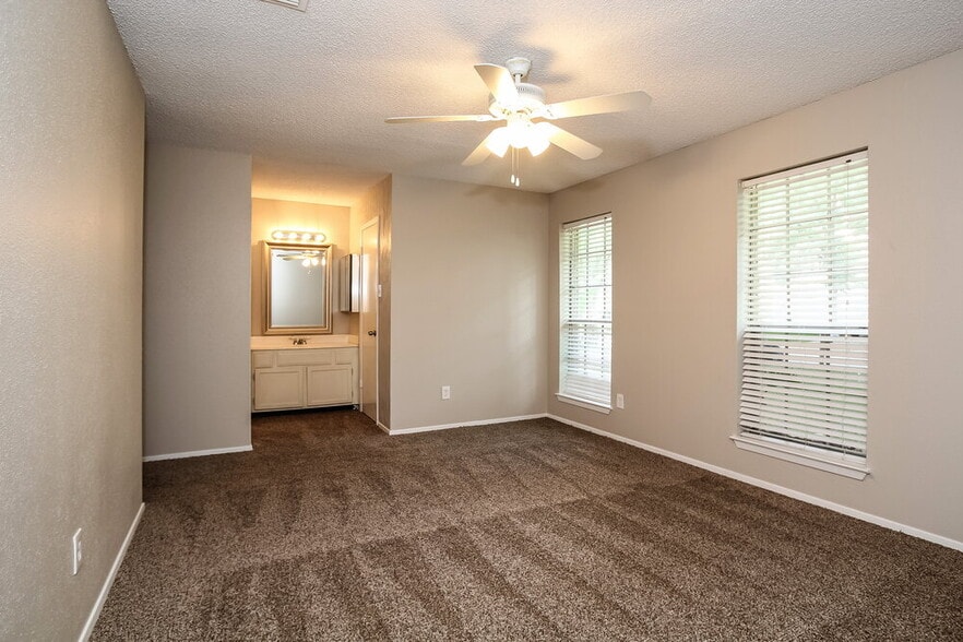 Building Photo - 4302 Shalom Creek Ln