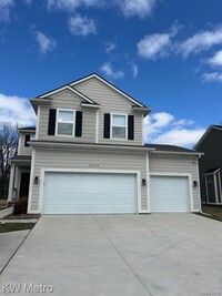 Building Photo - 2323 E Maple Rd
