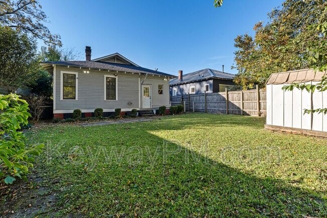 Building Photo - 108 4th St