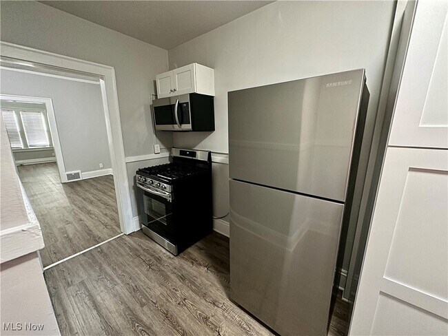 Building Photo - 1673 Cordova Ave