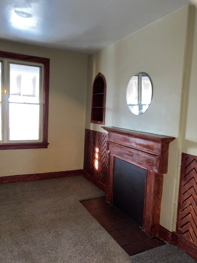 Building Photo - 406 Wabana St