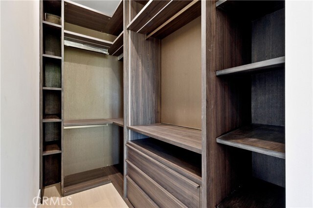 Building Photo - 5935 Yarmouth Ave